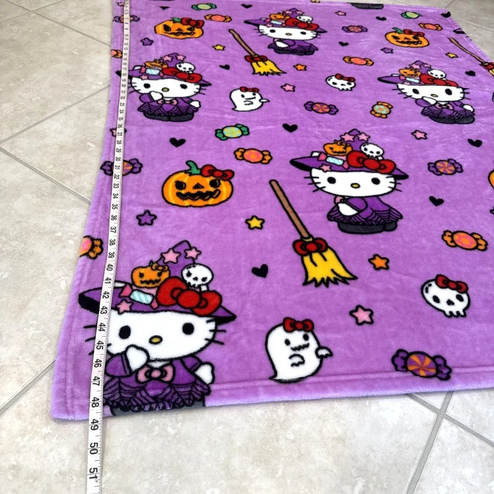 Hello Kitty Sanrio Purple Halloween 47x38 Silk Touch Throw Blanket Sweets & Spel